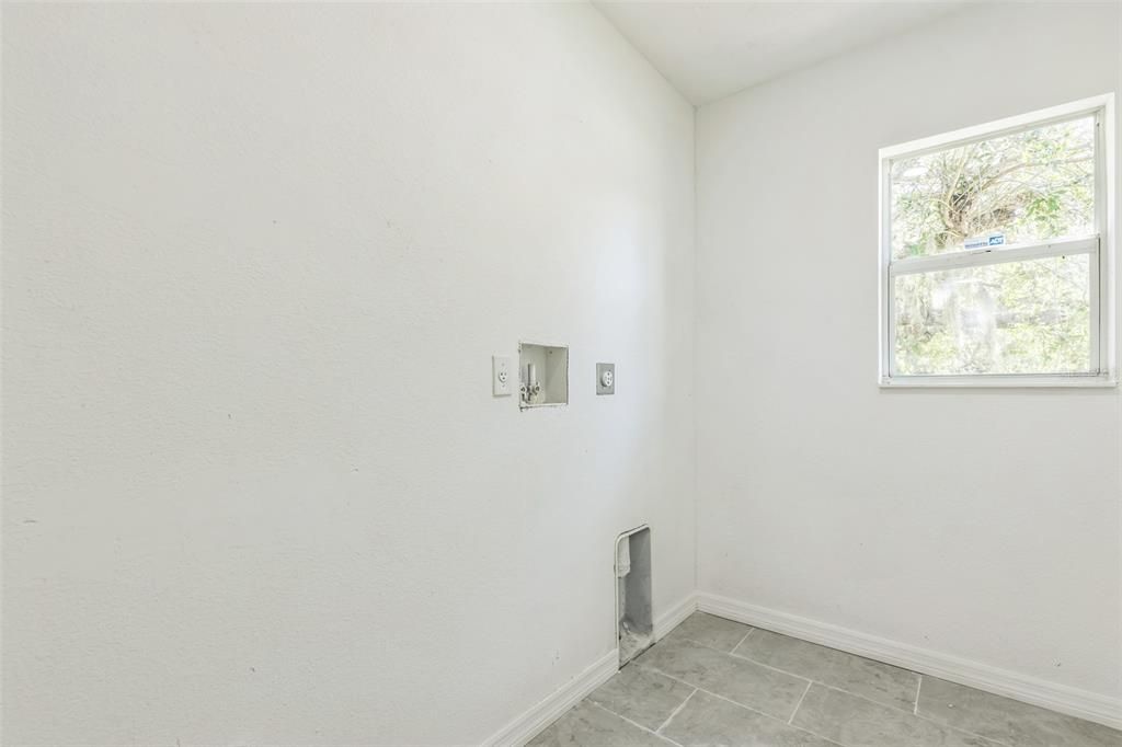 For Rent: $2,000 (3 beds, 2 baths, 1728 Square Feet)