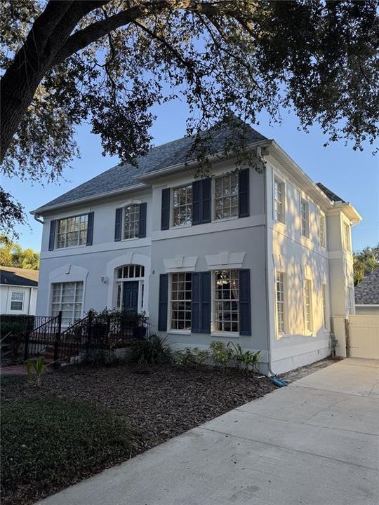 For Sale: $1,624,000 (4 beds, 2 baths, 2660 Square Feet)