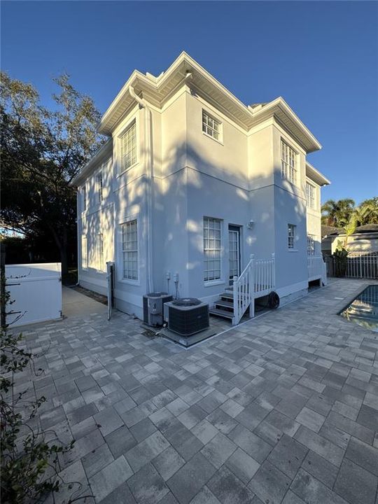 For Sale: $1,624,000 (4 beds, 2 baths, 2660 Square Feet)