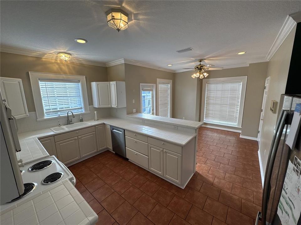 For Sale: $1,624,000 (4 beds, 2 baths, 2660 Square Feet)