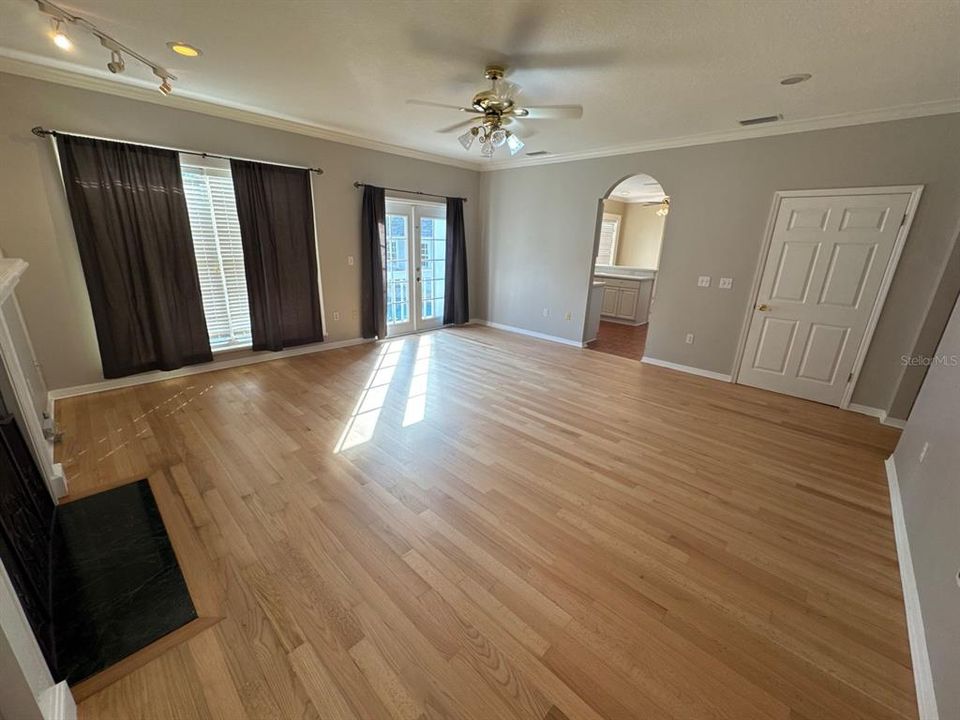 For Sale: $1,624,000 (4 beds, 2 baths, 2660 Square Feet)