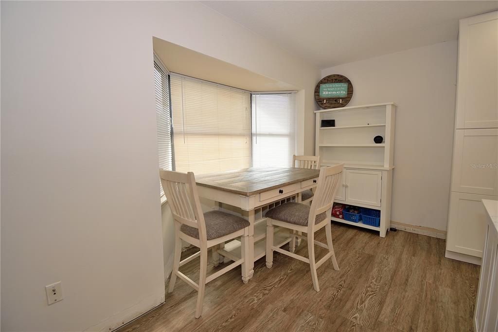 待售: $321,000 (3 贝兹, 2 浴室, 1335 平方英尺)