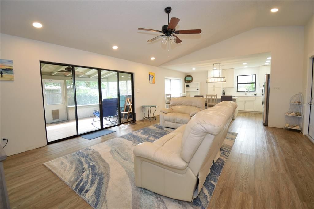 待售: $321,000 (3 贝兹, 2 浴室, 1335 平方英尺)