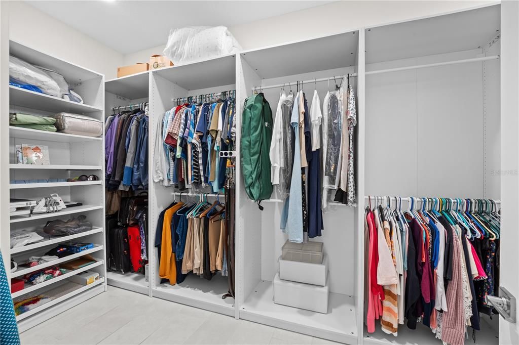 For Sale: $865,000 (4 beds, 3 baths, 2714 Square Feet)