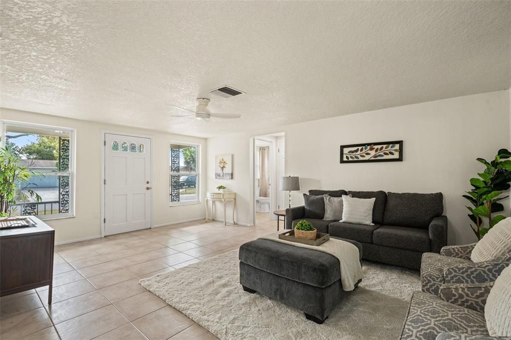 待售: $259,000 (2 贝兹, 2 浴室, 1064 平方英尺)