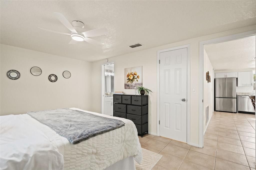 待售: $259,000 (2 贝兹, 2 浴室, 1064 平方英尺)