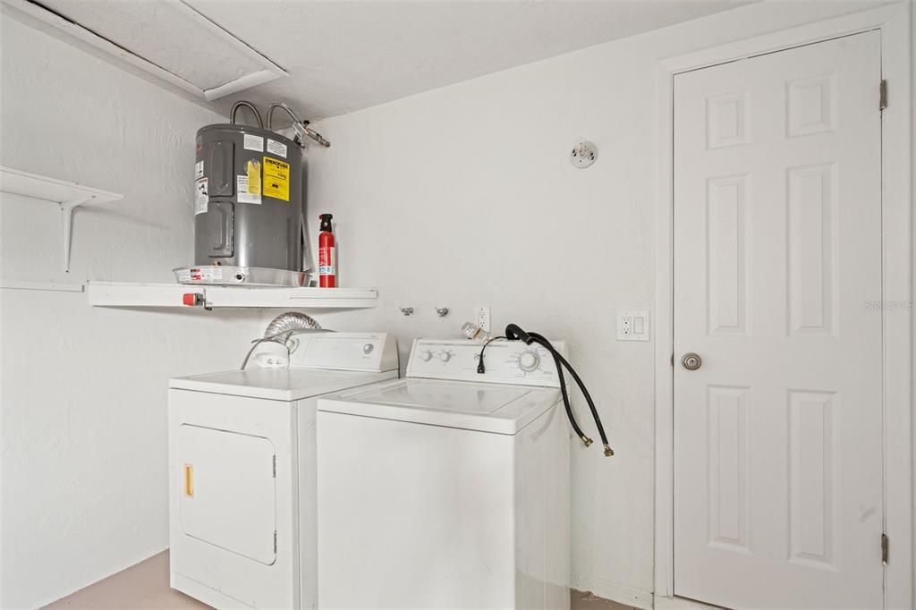 待售: $259,000 (2 贝兹, 2 浴室, 1064 平方英尺)