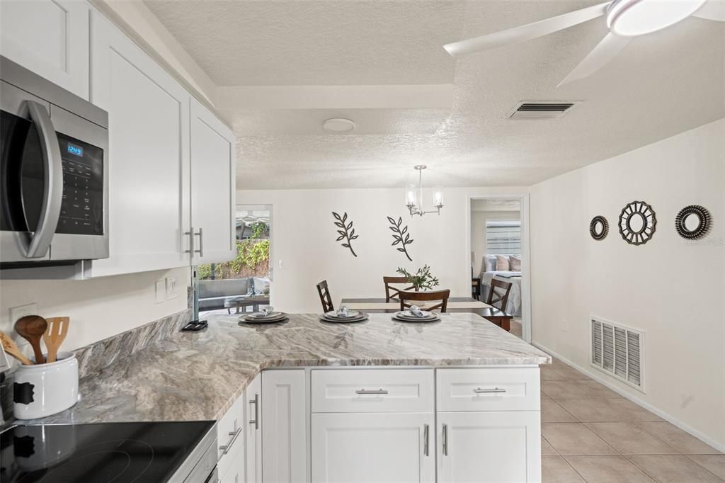 待售: $259,000 (2 贝兹, 2 浴室, 1064 平方英尺)