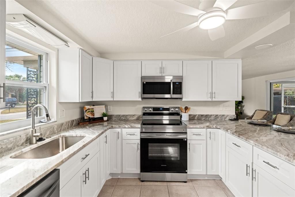 待售: $259,000 (2 贝兹, 2 浴室, 1064 平方英尺)