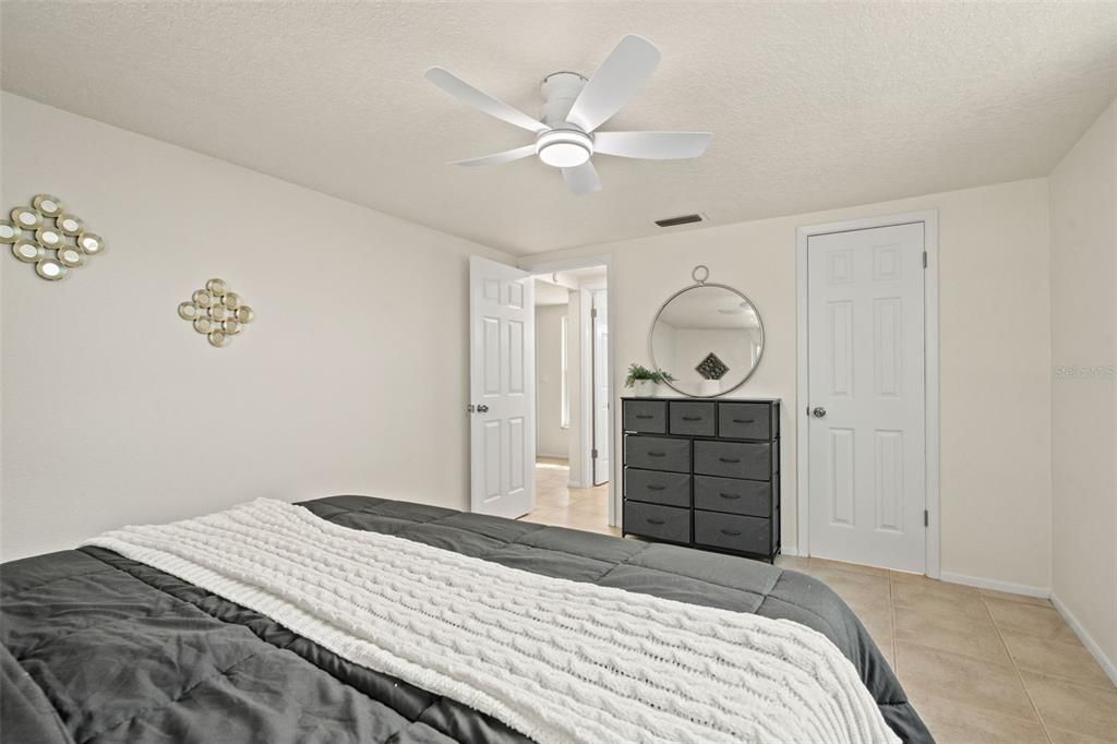 待售: $259,000 (2 贝兹, 2 浴室, 1064 平方英尺)