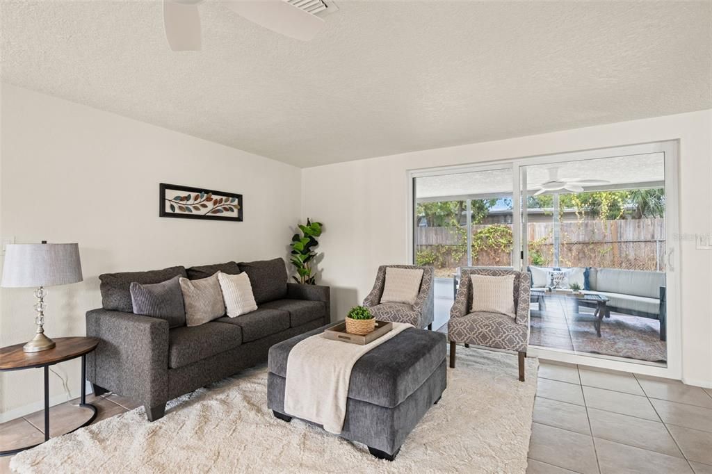 待售: $259,000 (2 贝兹, 2 浴室, 1064 平方英尺)