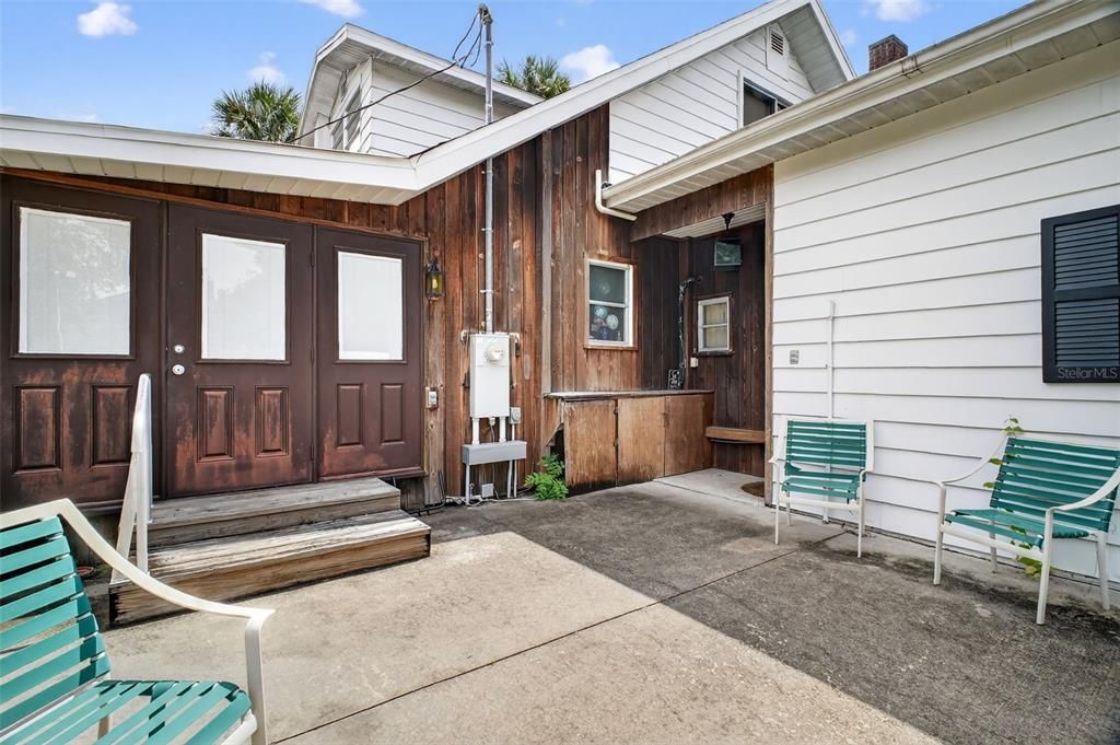 For Sale: $230,000 (2 beds, 3 baths, 1229 Square Feet)