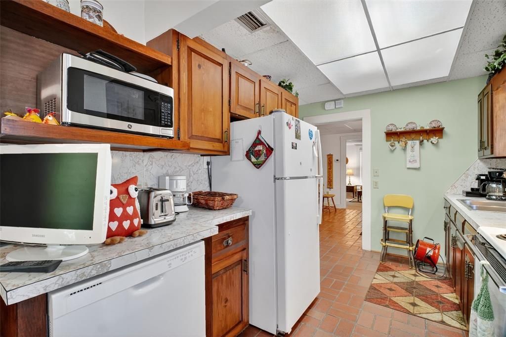 For Sale: $230,000 (2 beds, 3 baths, 1229 Square Feet)