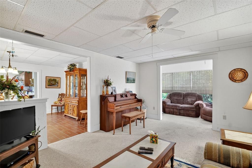 For Sale: $230,000 (2 beds, 3 baths, 1229 Square Feet)