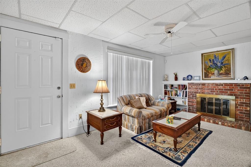 For Sale: $230,000 (2 beds, 3 baths, 1229 Square Feet)