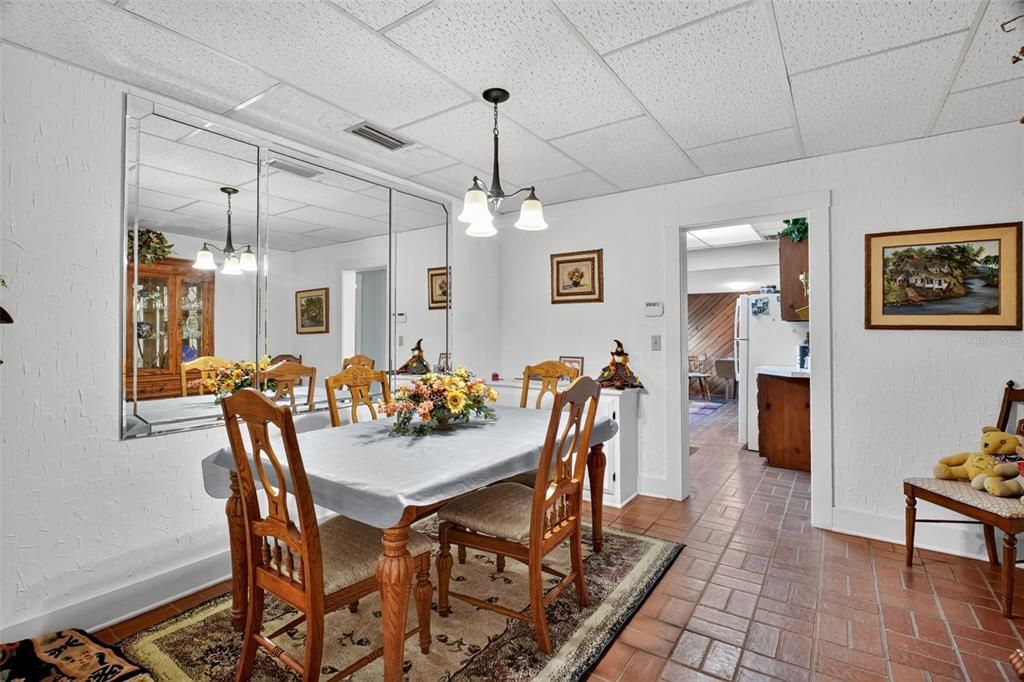 For Sale: $230,000 (2 beds, 3 baths, 1229 Square Feet)