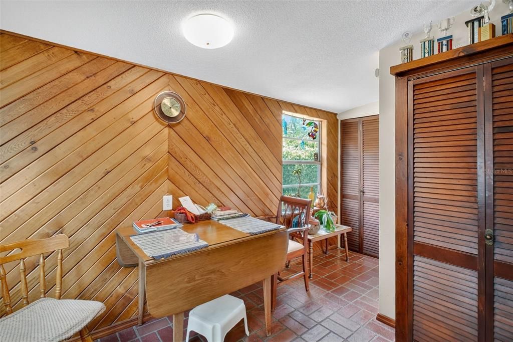 For Sale: $230,000 (2 beds, 3 baths, 1229 Square Feet)