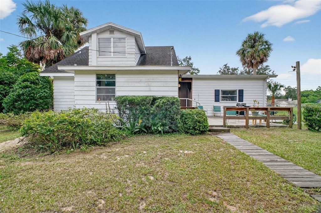 For Sale: $230,000 (2 beds, 3 baths, 1229 Square Feet)