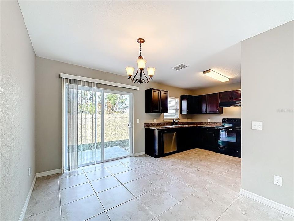 待售: $229,500 (3 贝兹, 2 浴室, 1332 平方英尺)