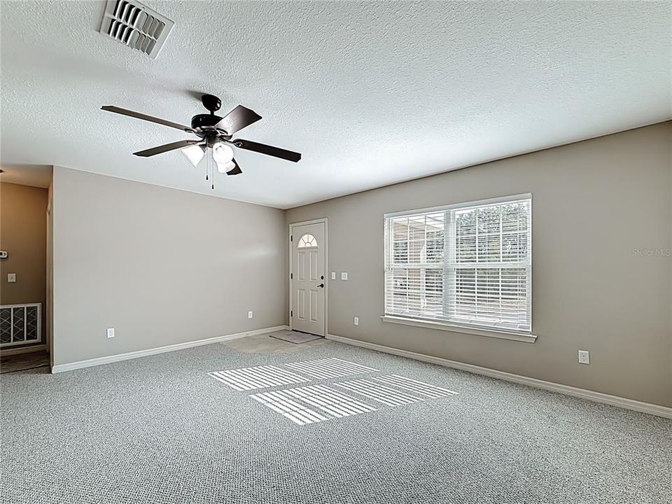 待售: $229,500 (3 贝兹, 2 浴室, 1332 平方英尺)