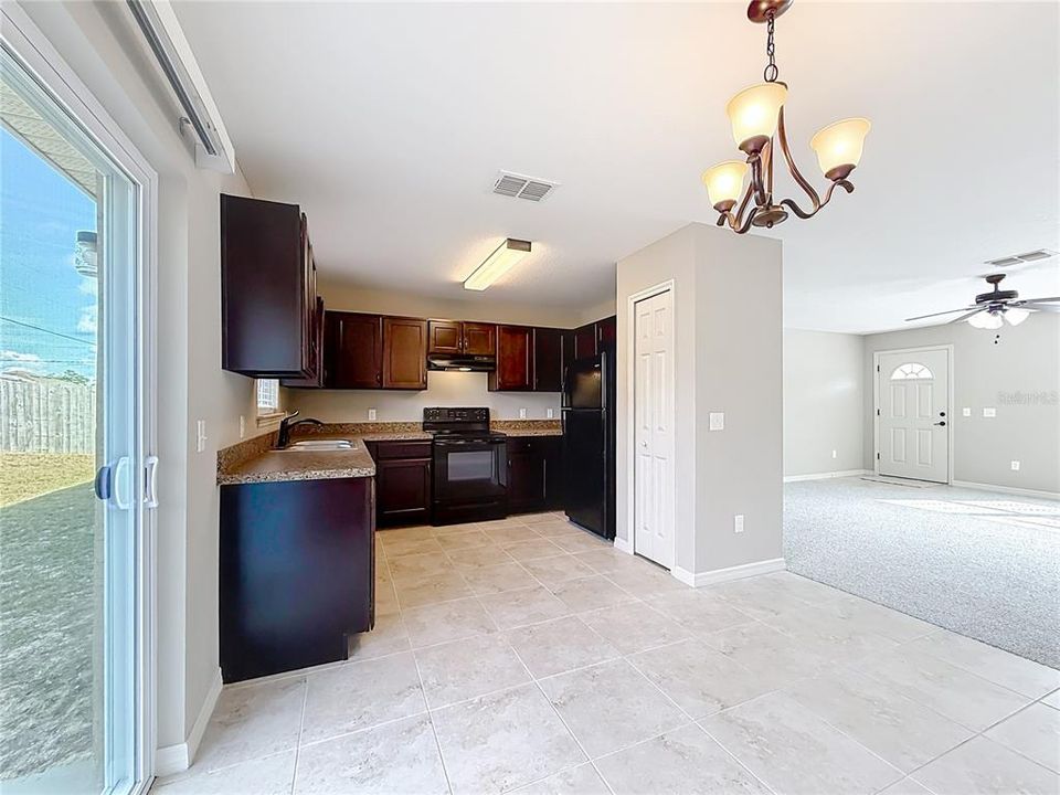 待售: $229,500 (3 贝兹, 2 浴室, 1332 平方英尺)