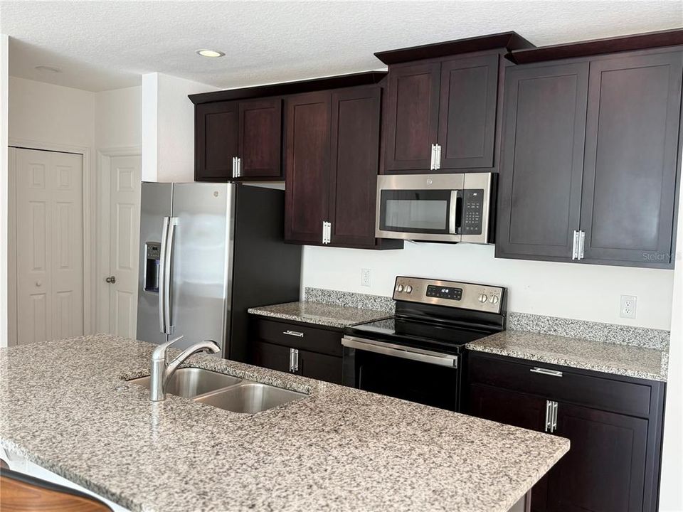 For Sale: $374,000 (4 beds, 2 baths, 1868 Square Feet)