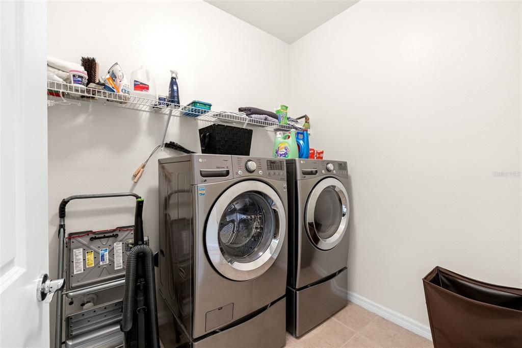 На продажу: $375,000 (4 спален, 2 ванн, 2077 Квадратных фут)