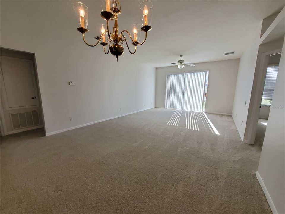 En Venta: $424,900 (4 camas, 2 baños, 1665 Pies cuadrados)