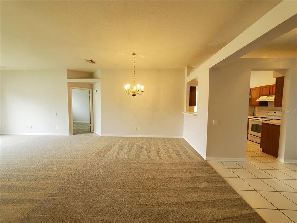 En Venta: $424,900 (4 camas, 2 baños, 1665 Pies cuadrados)