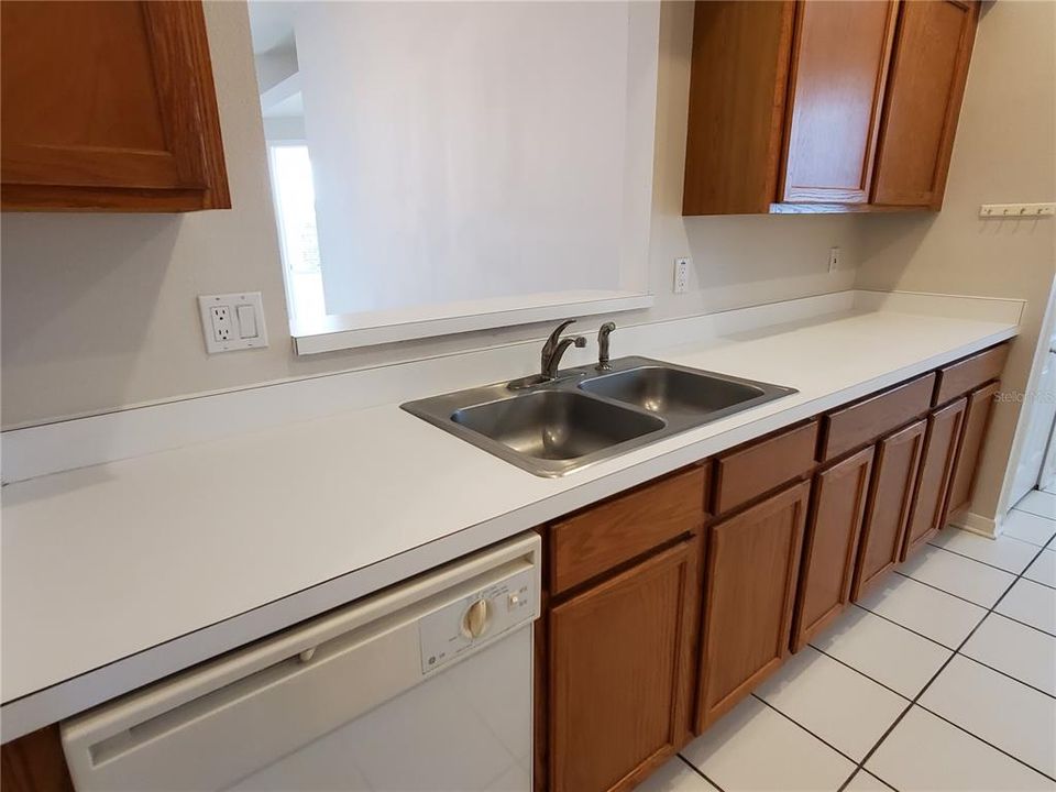 En Venta: $424,900 (4 camas, 2 baños, 1665 Pies cuadrados)