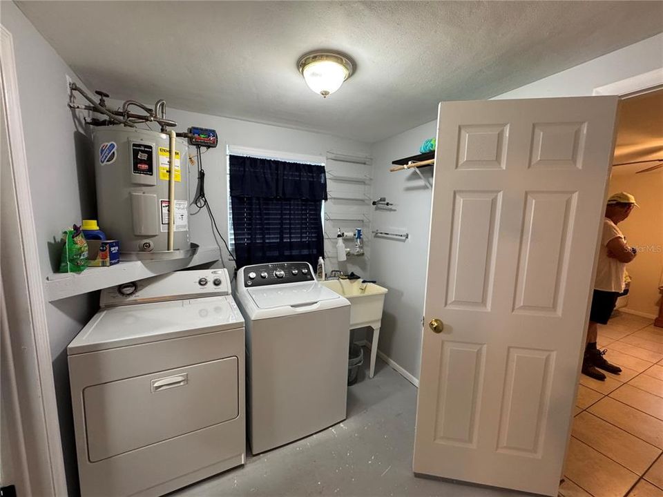 На продажу: $385,997 (3 спален, 2 ванн, 1374 Квадратных фут)