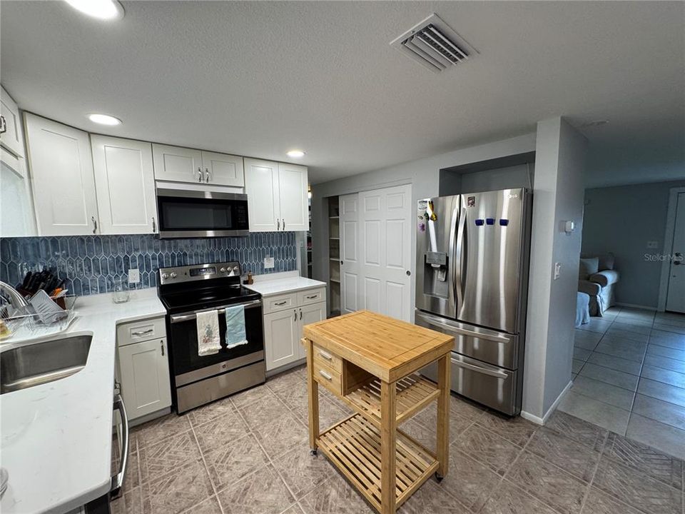 На продажу: $385,997 (3 спален, 2 ванн, 1374 Квадратных фут)