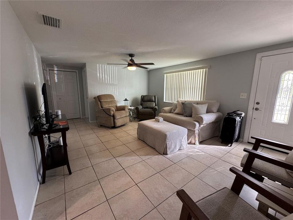 На продажу: $385,997 (3 спален, 2 ванн, 1374 Квадратных фут)