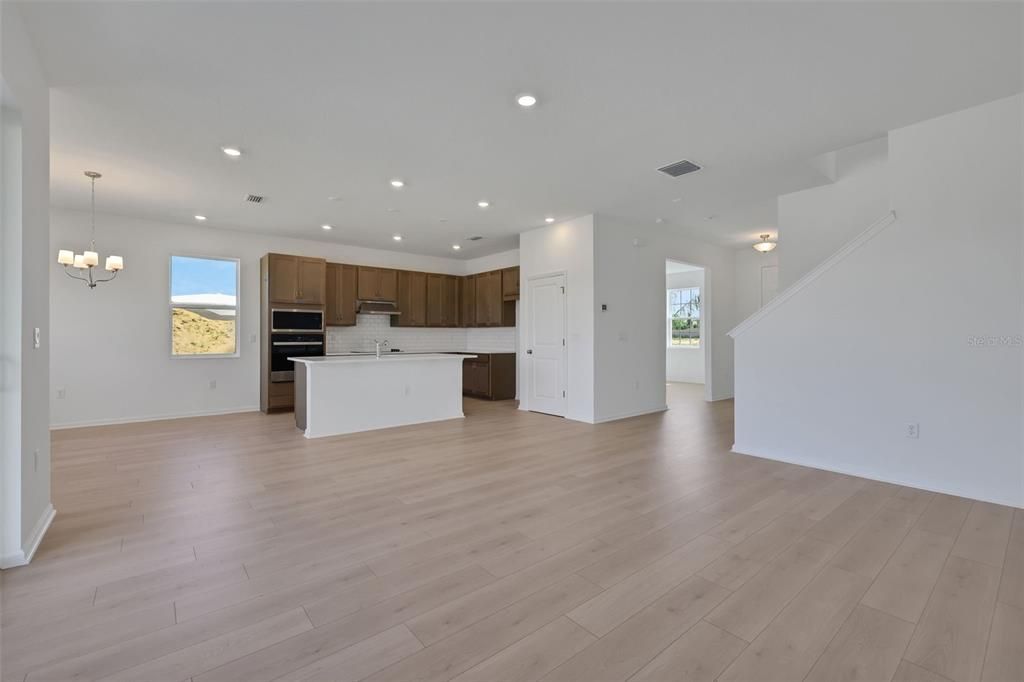 Active With Contract: $388,159 (4 beds, 3 baths, 2531 Square Feet)