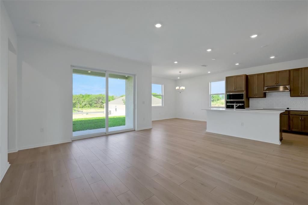 Active With Contract: $388,159 (4 beds, 3 baths, 2531 Square Feet)