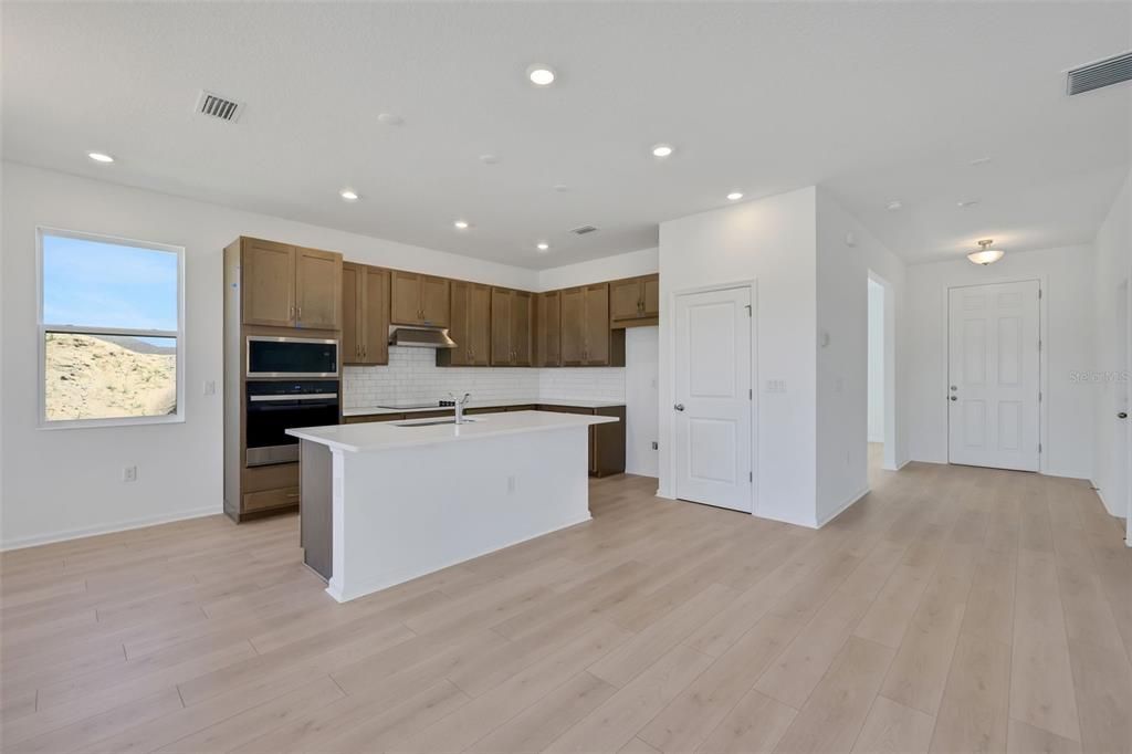 Active With Contract: $388,159 (4 beds, 3 baths, 2531 Square Feet)