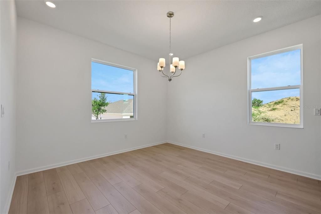 Active With Contract: $388,159 (4 beds, 3 baths, 2531 Square Feet)