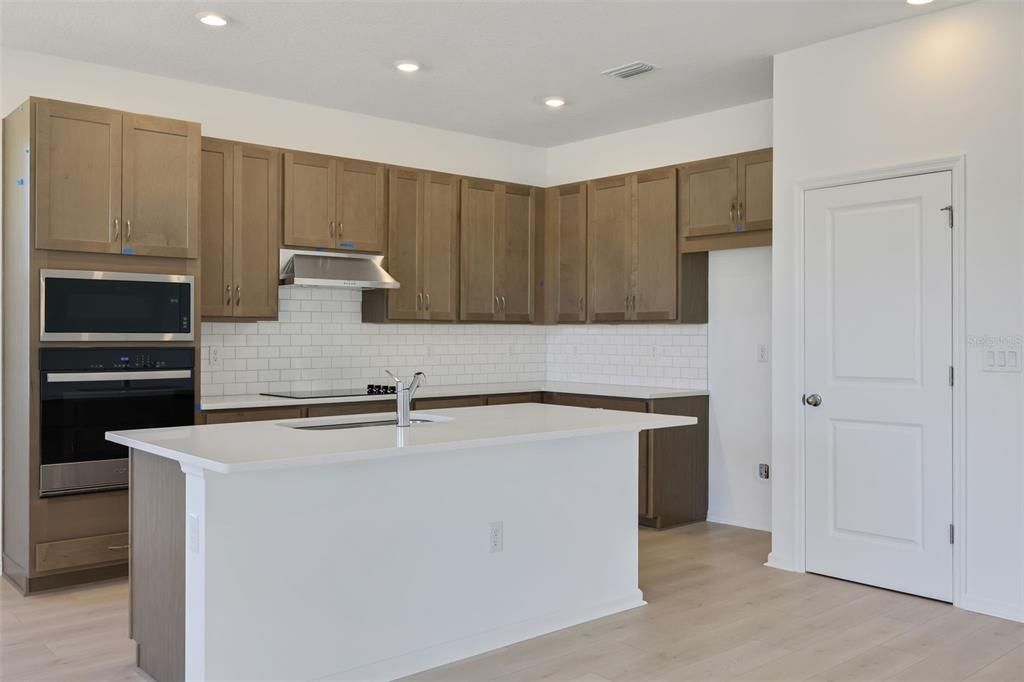 Active With Contract: $388,159 (4 beds, 3 baths, 2531 Square Feet)