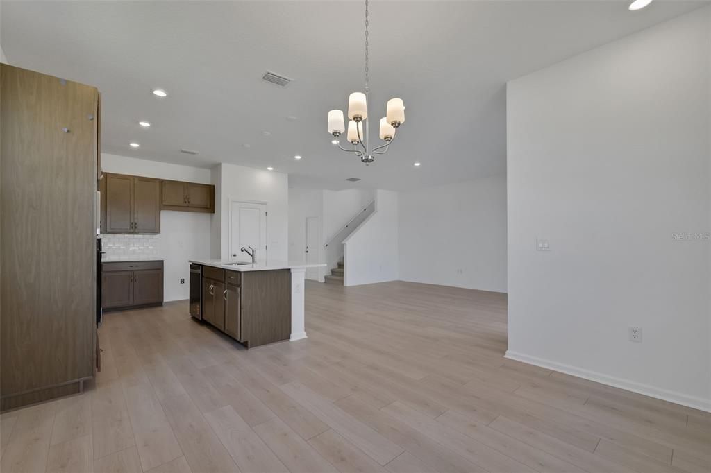 Active With Contract: $388,159 (4 beds, 3 baths, 2531 Square Feet)