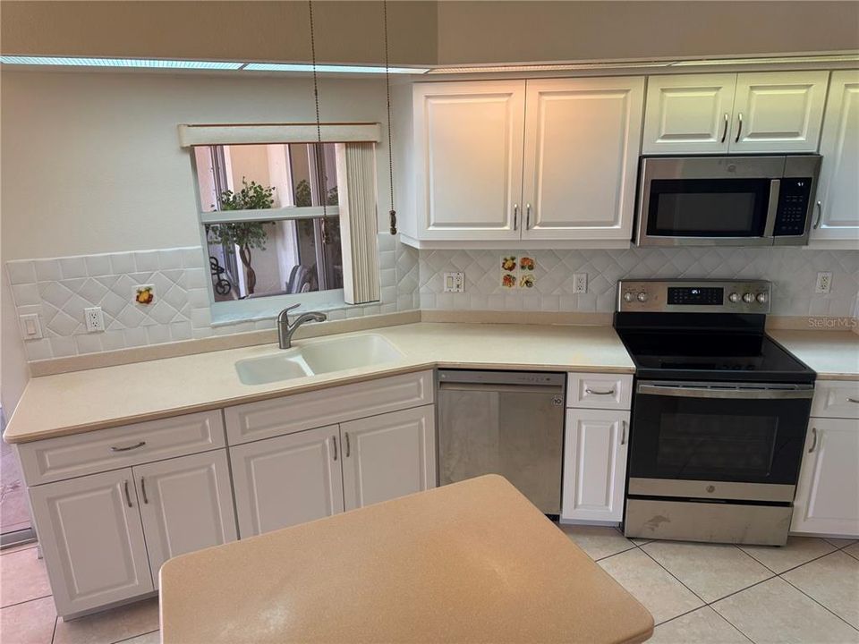 For Sale: $467,000 (3 beds, 2 baths, 2361 Square Feet)