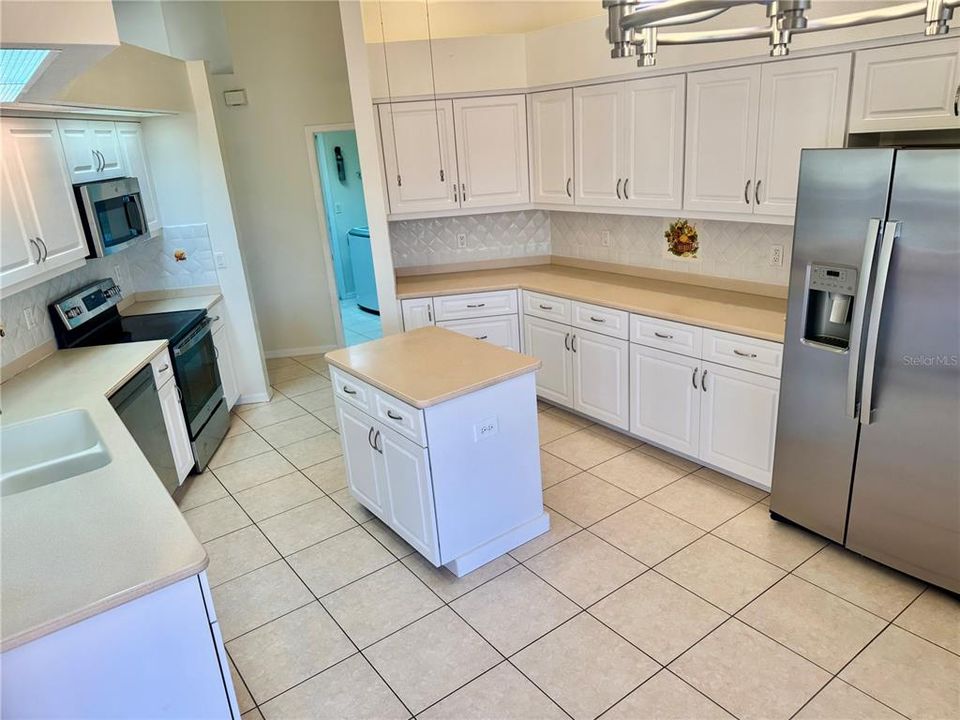 For Sale: $467,000 (3 beds, 2 baths, 2361 Square Feet)