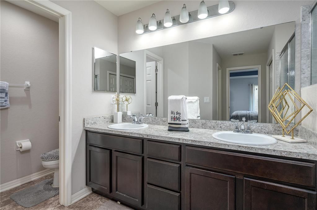 For Rent: $2,299 (3 beds, 2 baths, 2064 Square Feet)