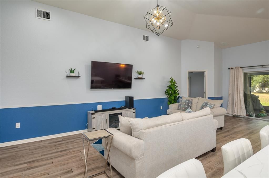 For Rent: $2,299 (3 beds, 2 baths, 2064 Square Feet)