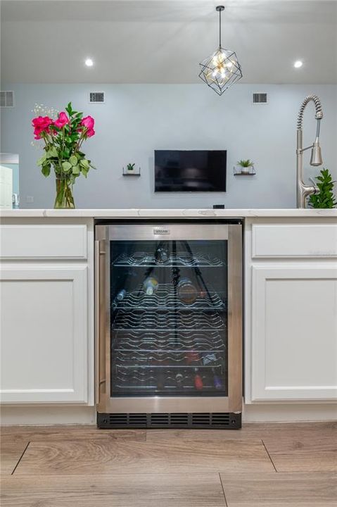 For Rent: $2,299 (3 beds, 2 baths, 2064 Square Feet)