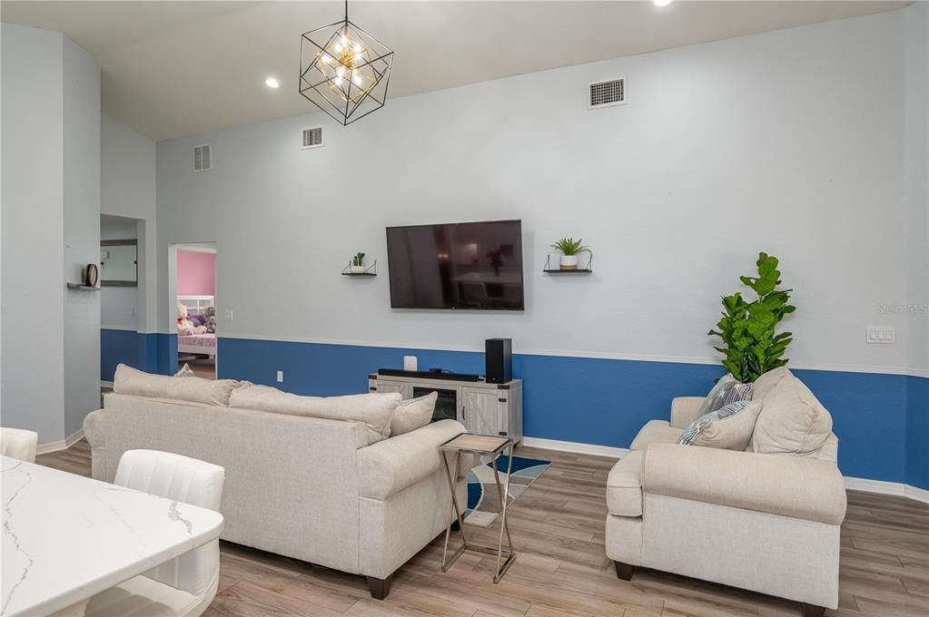 For Rent: $2,299 (3 beds, 2 baths, 2064 Square Feet)