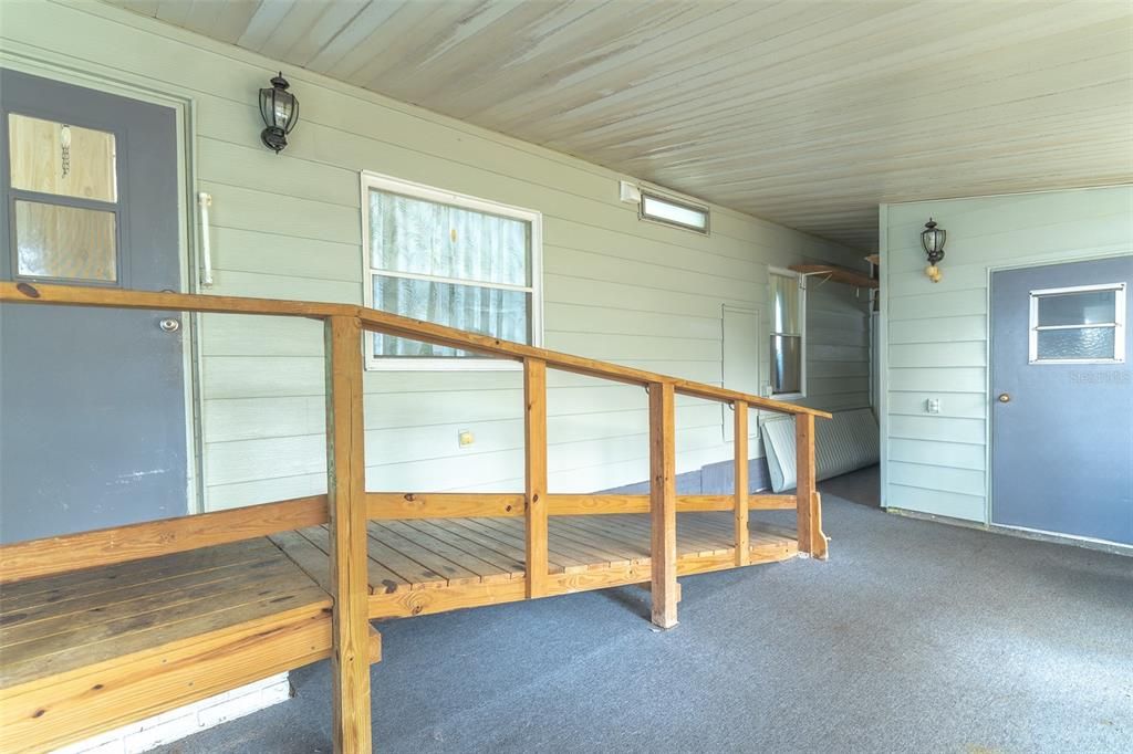 For Sale: $160,000 (2 beds, 2 baths, 1040 Square Feet)