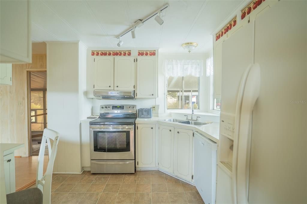 For Sale: $160,000 (2 beds, 2 baths, 1040 Square Feet)