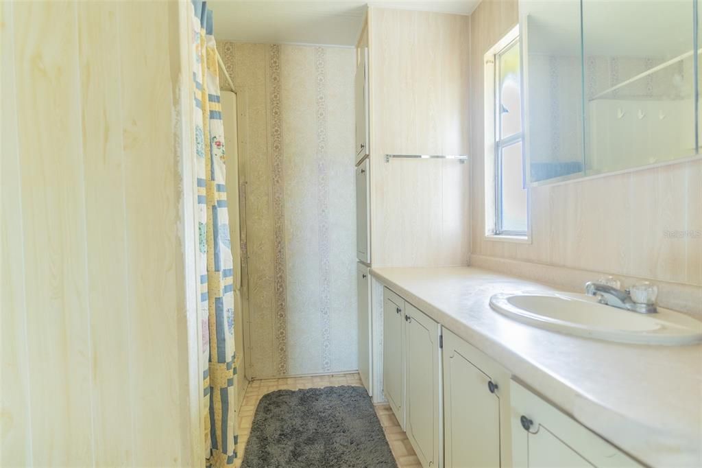 For Sale: $160,000 (2 beds, 2 baths, 1040 Square Feet)