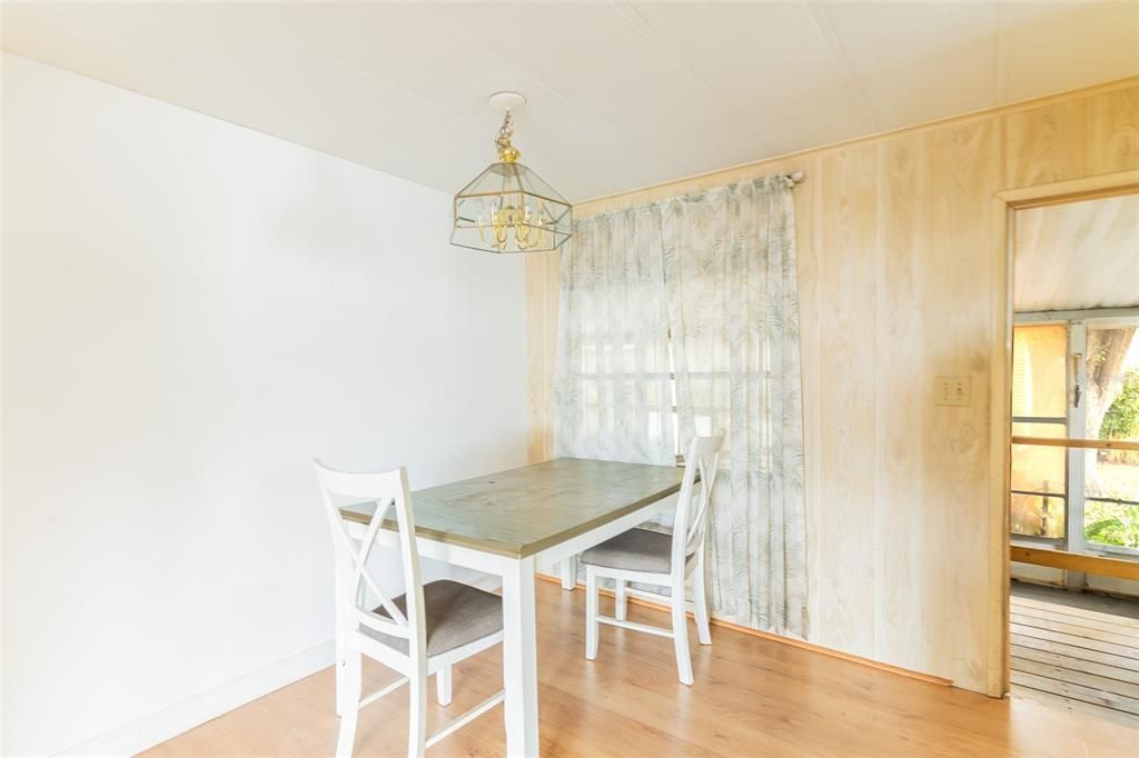 For Sale: $160,000 (2 beds, 2 baths, 1040 Square Feet)