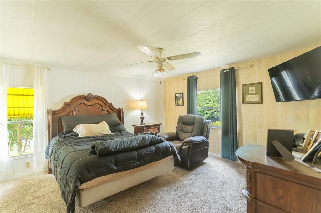 For Sale: $160,000 (2 beds, 2 baths, 1040 Square Feet)